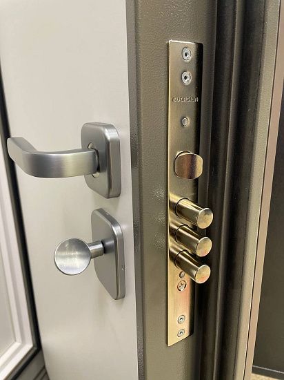 Входная дверь  