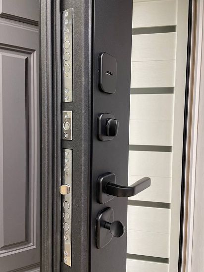 Входная дверь  